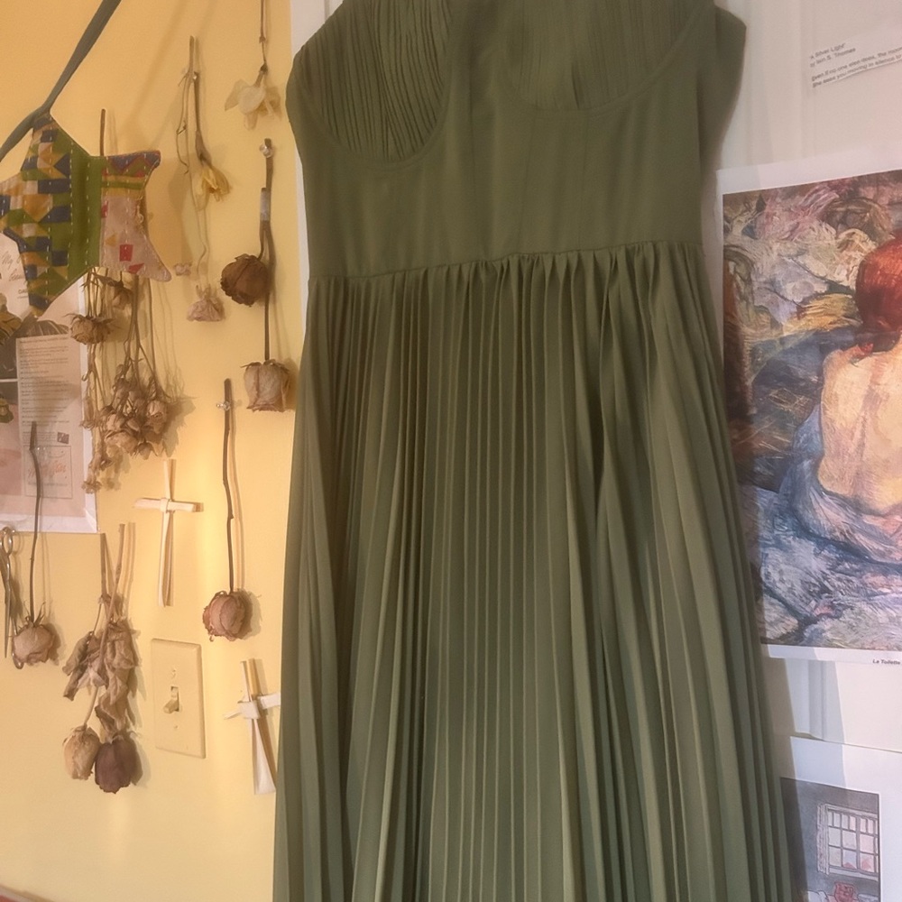 Elegant Olive Green Pleated Dress